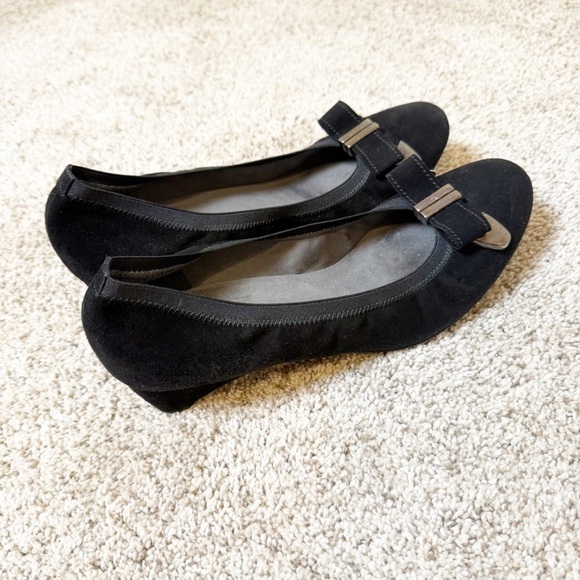 Stuart Weitzman Women’s Bowends Black Suede Pumps Heels Size 9.5 - Picture 3 of 9